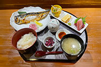 平日ランチ:焼き魚定食